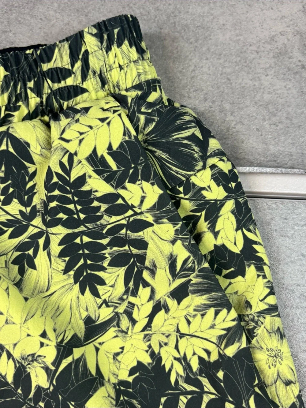 Lululemon Channel Cross Swim Short 5” Urban Tropics Lemon Vibe Graphite Grey